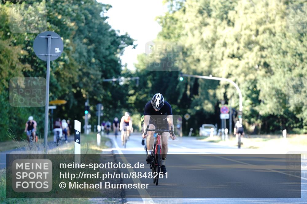 07.09.2025 - 19. Norderstedt Triathlon Michael Burmester http://msf.ph/oto/8848261 07.09.2025 16:22:10 Radfahren 1420 meine-sportfotos.de