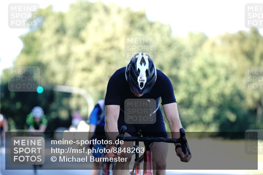 07.09.2025 - 19. Norderstedt Triathlon Michael Burmester http://msf.ph/oto/8848263 07.09.2025 16:22:12 Radfahren 915, 1057, 1420 meine-sportfotos.de