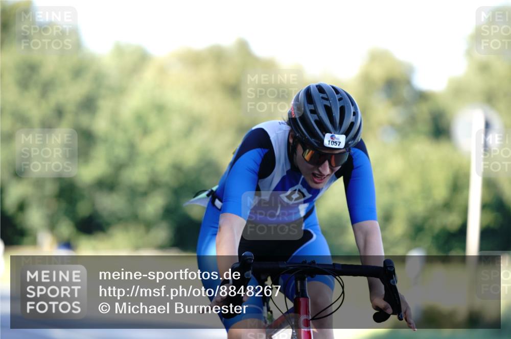 07.09.2025 - 19. Norderstedt Triathlon Michael Burmester http://msf.ph/oto/8848267 07.09.2025 16:22:13 Radfahren 915, 1057, 1420 meine-sportfotos.de