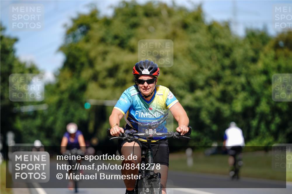 07.09.2025 - 19. Norderstedt Triathlon Michael Burmester http://msf.ph/oto/8848278 07.09.2025 13:10:28 Radfahren 1353 meine-sportfotos.de