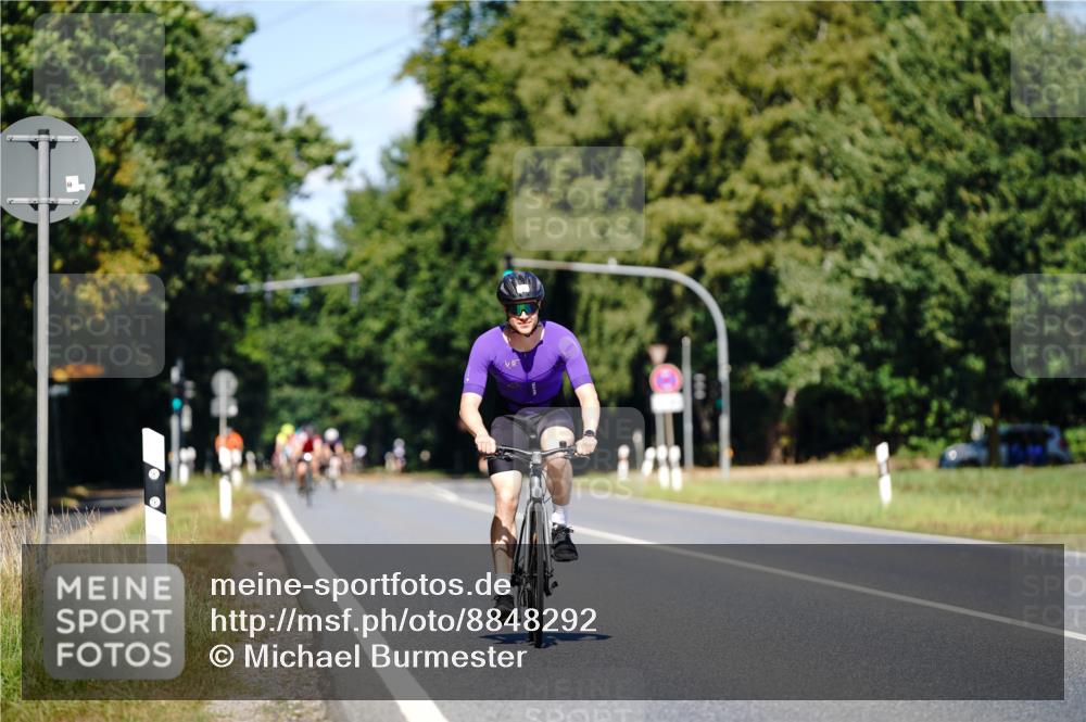 07.09.2025 - 19. Norderstedt Triathlon Michael Burmester http://msf.ph/oto/8848292 07.09.2025 13:11:37 Radfahren 298 meine-sportfotos.de