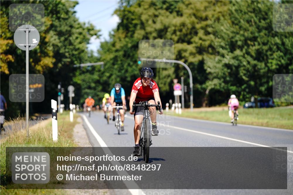 07.09.2025 - 19. Norderstedt Triathlon Michael Burmester http://msf.ph/oto/8848297 07.09.2025 13:11:49 Radfahren 841 meine-sportfotos.de