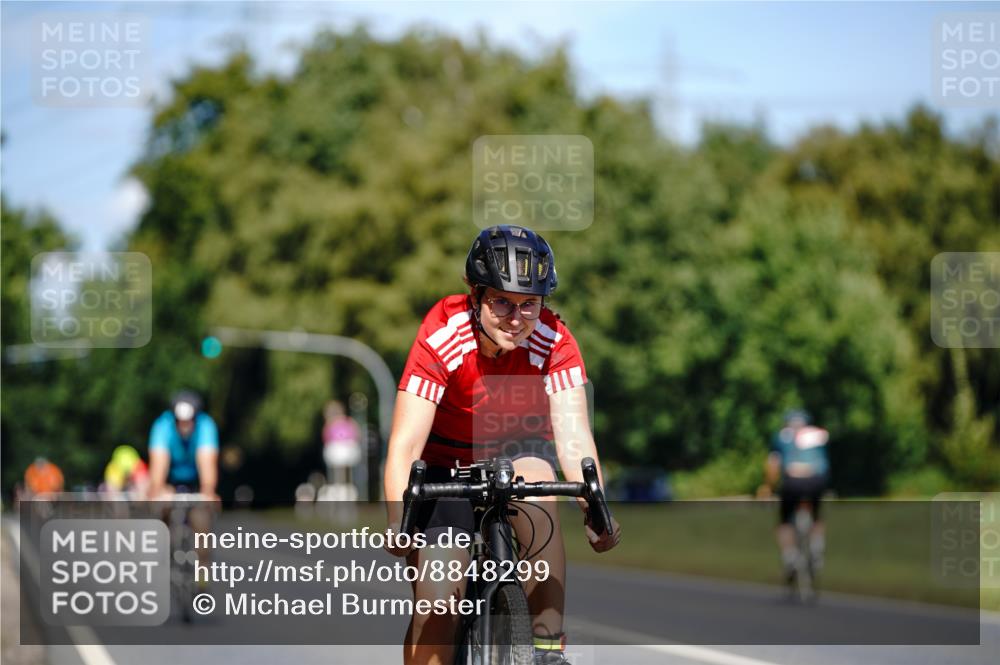 07.09.2025 - 19. Norderstedt Triathlon Michael Burmester http://msf.ph/oto/8848299 07.09.2025 13:11:51 Radfahren 841 meine-sportfotos.de