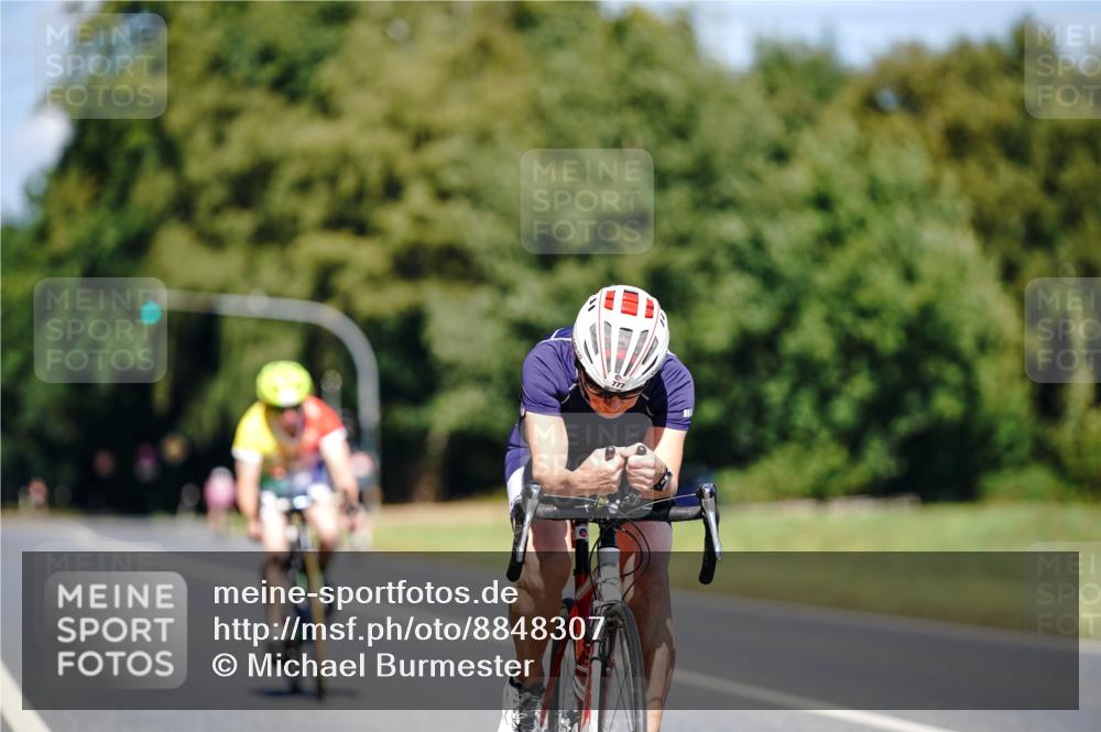 07.09.2025 - 19. Norderstedt Triathlon Michael Burmester http://msf.ph/oto/8848307 07.09.2025 13:11:57 Radfahren 332, 777, 1352 meine-sportfotos.de