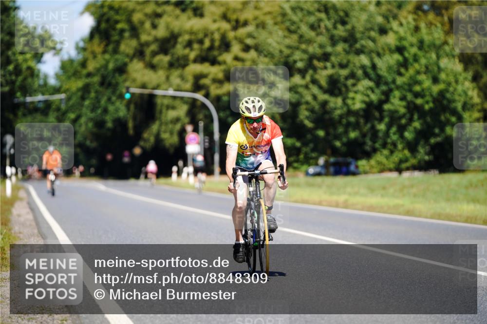 07.09.2025 - 19. Norderstedt Triathlon Michael Burmester http://msf.ph/oto/8848309 07.09.2025 13:11:58 Radfahren 332, 777, 1352 meine-sportfotos.de