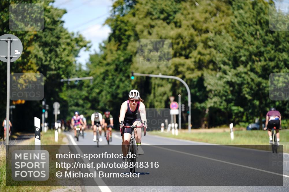 07.09.2025 - 19. Norderstedt Triathlon Michael Burmester http://msf.ph/oto/8848316 07.09.2025 13:12:47 Radfahren 316 meine-sportfotos.de