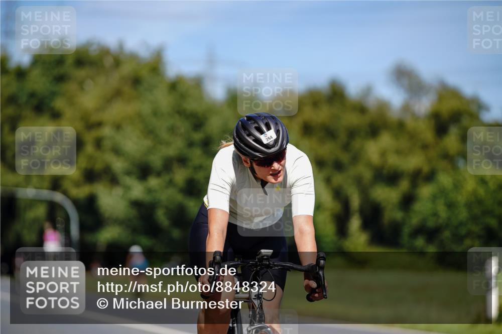 07.09.2025 - 19. Norderstedt Triathlon Michael Burmester http://msf.ph/oto/8848324 07.09.2025 13:12:54 Radfahren 344, 354 meine-sportfotos.de