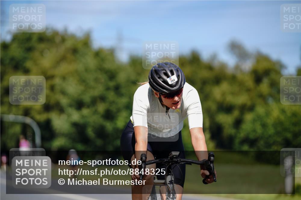 07.09.2025 - 19. Norderstedt Triathlon Michael Burmester http://msf.ph/oto/8848325 07.09.2025 13:12:54 Radfahren 344, 354 meine-sportfotos.de
