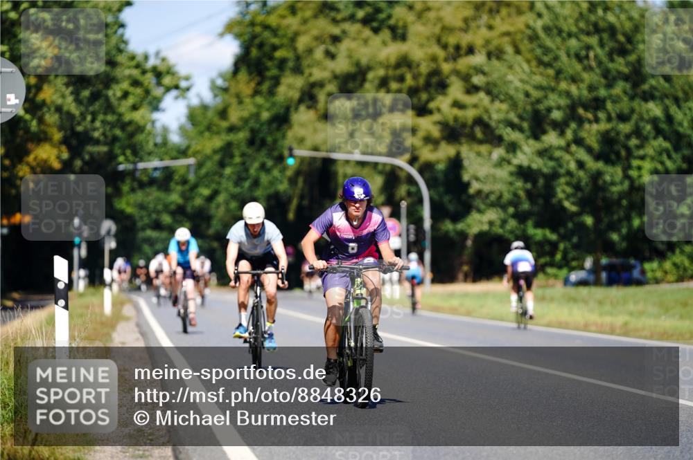 07.09.2025 - 19. Norderstedt Triathlon Michael Burmester http://msf.ph/oto/8848326 07.09.2025 13:12:57 Radfahren 344, 354 meine-sportfotos.de