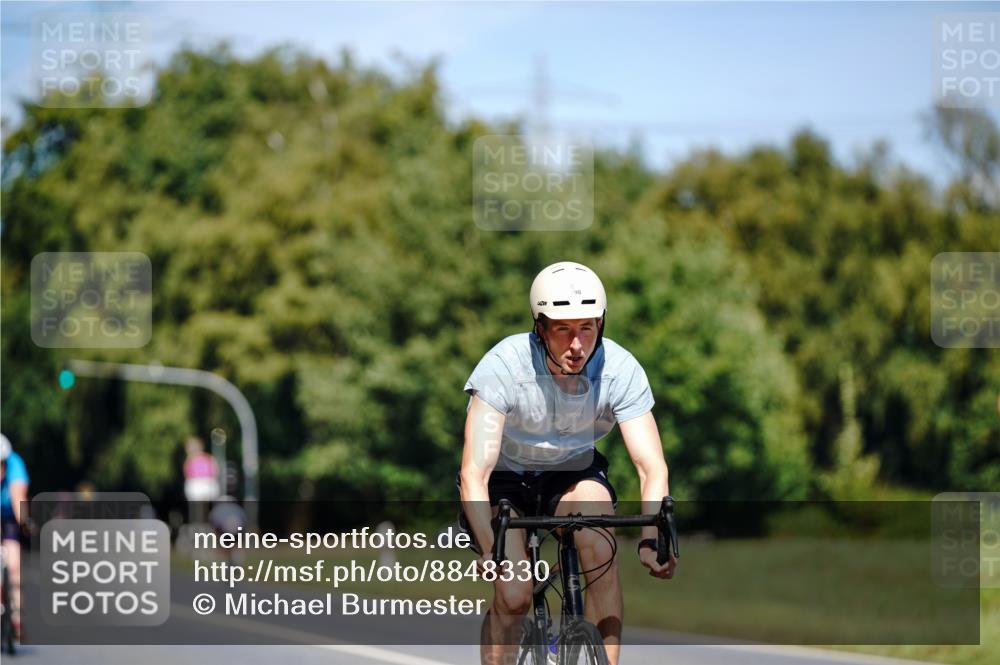 07.09.2025 - 19. Norderstedt Triathlon Michael Burmester http://msf.ph/oto/8848330 07.09.2025 13:13:00 Radfahren 322, 790 meine-sportfotos.de
