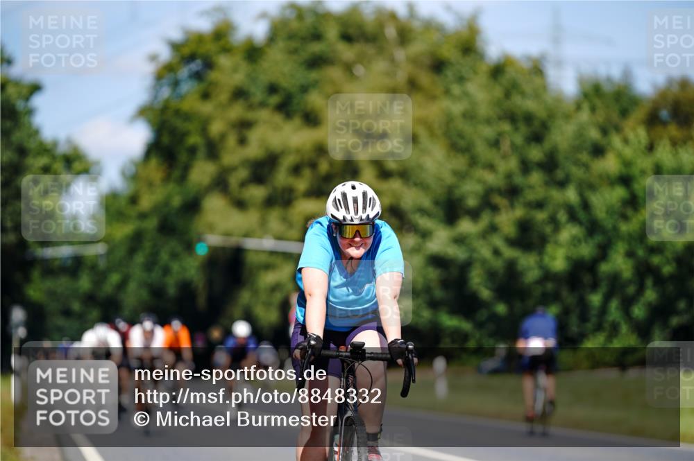 07.09.2025 - 19. Norderstedt Triathlon Michael Burmester http://msf.ph/oto/8848332 07.09.2025 13:13:04 Radfahren 322, 328, 790 meine-sportfotos.de