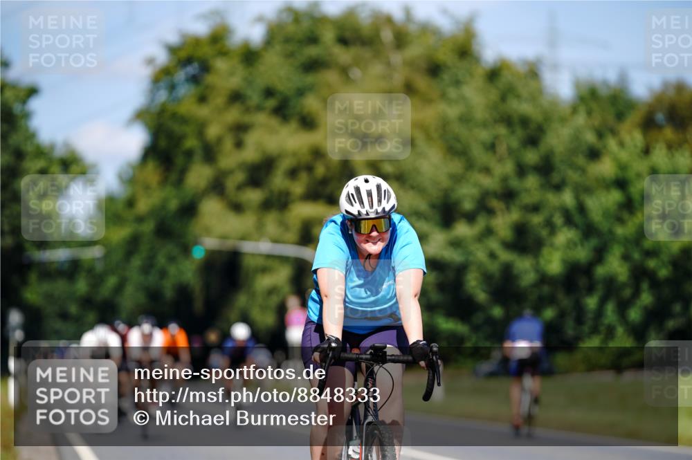 07.09.2025 - 19. Norderstedt Triathlon Michael Burmester http://msf.ph/oto/8848333 07.09.2025 13:13:04 Radfahren 322, 328, 790 meine-sportfotos.de