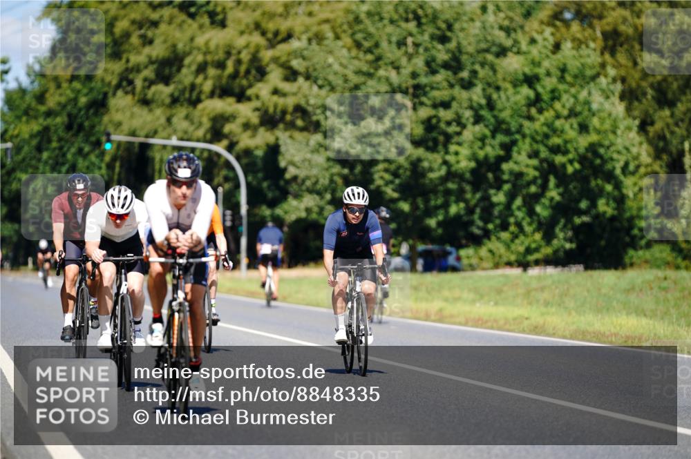 07.09.2025 - 19. Norderstedt Triathlon Michael Burmester http://msf.ph/oto/8848335 07.09.2025 13:13:07 Radfahren 241, 323, 328, 330, 347, 1354 meine-sportfotos.de