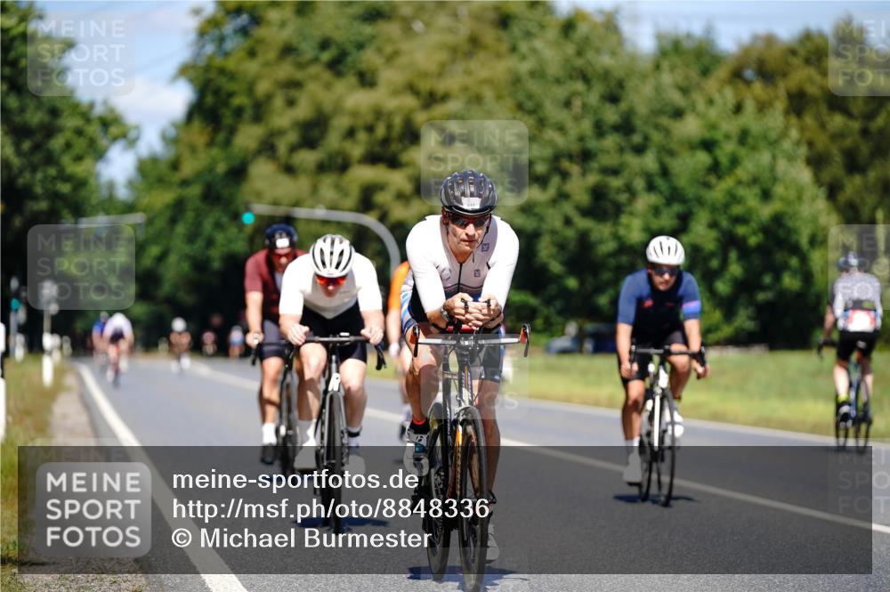 07.09.2025 - 19. Norderstedt Triathlon Michael Burmester http://msf.ph/oto/8848336 07.09.2025 13:13:07 Radfahren 241, 323, 328, 330, 347, 1354 meine-sportfotos.de