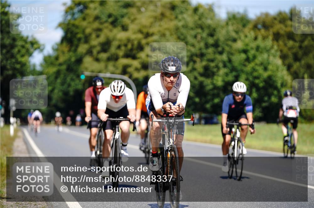 07.09.2025 - 19. Norderstedt Triathlon Michael Burmester http://msf.ph/oto/8848337 07.09.2025 13:13:08 Radfahren 241, 323, 328, 330, 347, 1354 meine-sportfotos.de