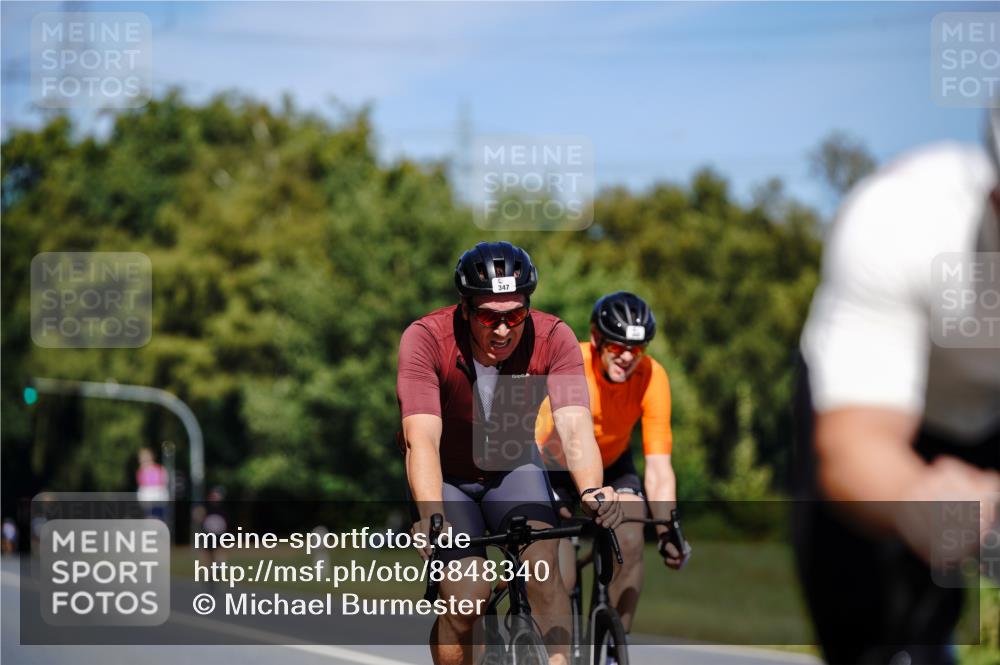 07.09.2025 - 19. Norderstedt Triathlon Michael Burmester http://msf.ph/oto/8848340 07.09.2025 13:13:09 Radfahren 241, 323, 330, 347, 1354 meine-sportfotos.de