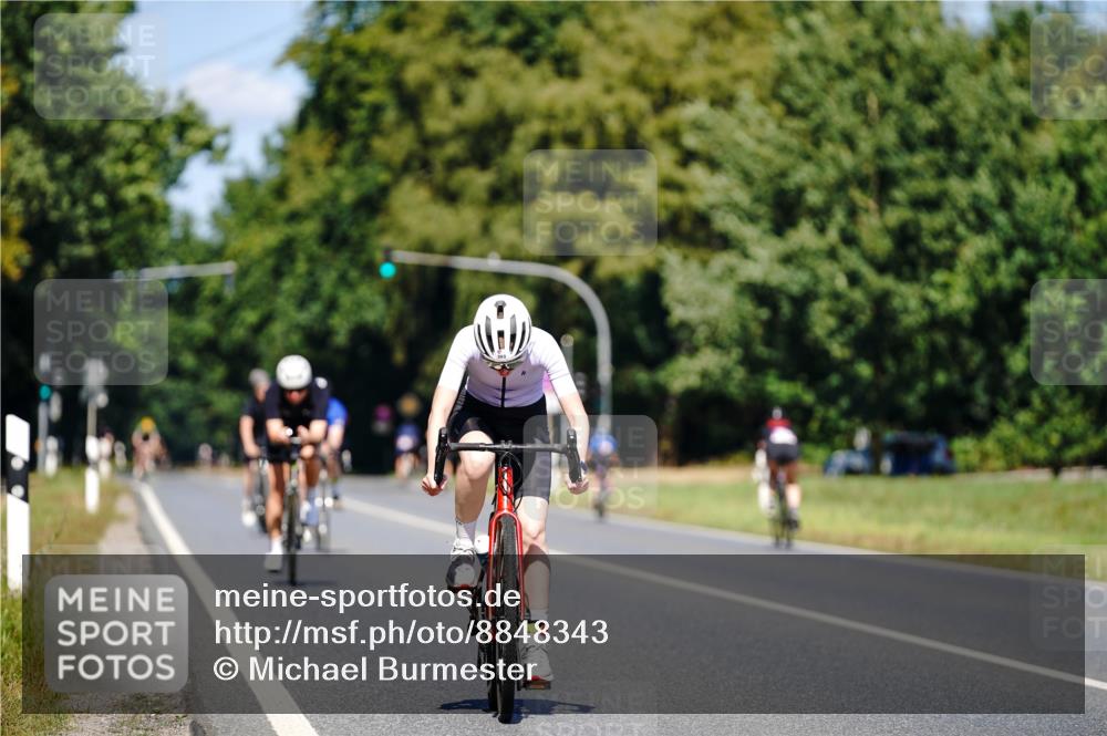 07.09.2025 - 19. Norderstedt Triathlon Michael Burmester http://msf.ph/oto/8848343 07.09.2025 13:13:16 Radfahren 353 meine-sportfotos.de