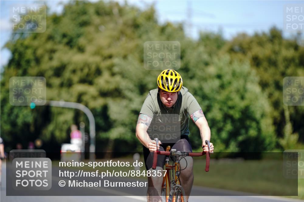 07.09.2025 - 19. Norderstedt Triathlon Michael Burmester http://msf.ph/oto/8848357 07.09.2025 13:13:38 Radfahren 325 meine-sportfotos.de