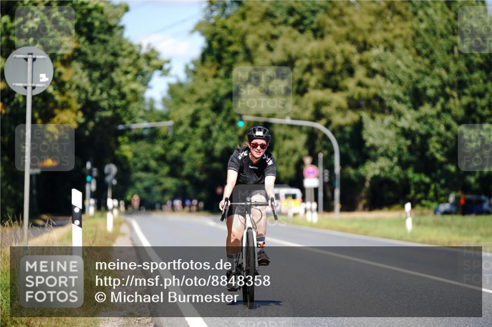 07.09.2025 - 19. Norderstedt Triathlon Michael Burmester http://msf.ph/oto/8848358 07.09.2025 13:13:41 Radfahren 325, 355 meine-sportfotos.de