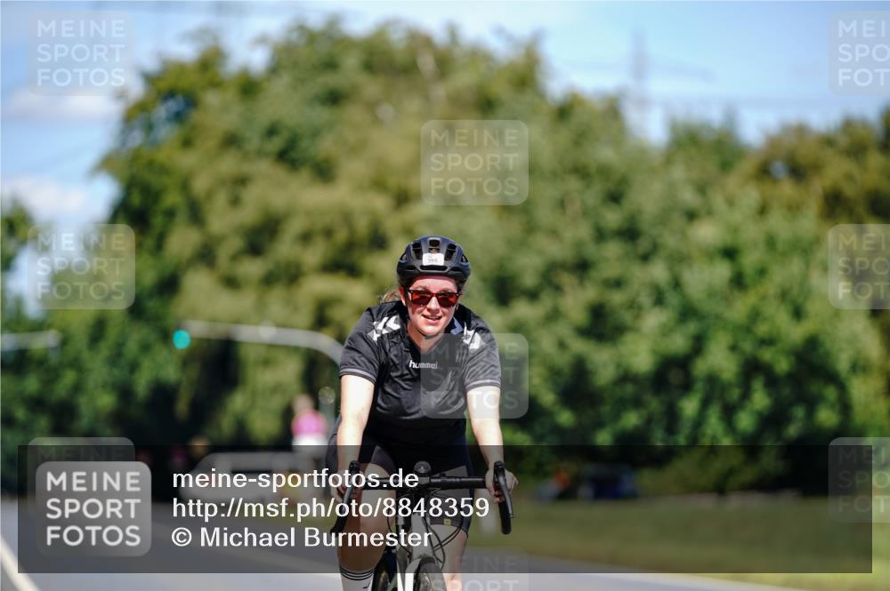 07.09.2025 - 19. Norderstedt Triathlon Michael Burmester http://msf.ph/oto/8848359 07.09.2025 13:13:42 Radfahren 325, 355 meine-sportfotos.de