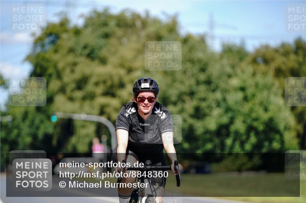 07.09.2025 - 19. Norderstedt Triathlon Michael Burmester http://msf.ph/oto/8848360 07.09.2025 13:13:42 Radfahren 325, 355 meine-sportfotos.de