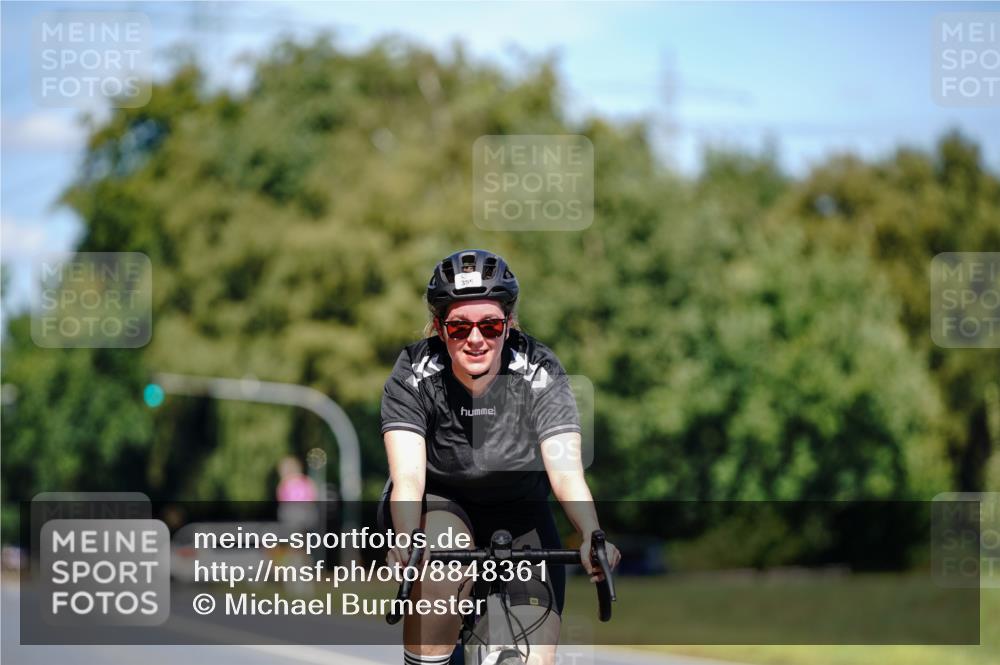 07.09.2025 - 19. Norderstedt Triathlon Michael Burmester http://msf.ph/oto/8848361 07.09.2025 13:13:42 Radfahren 325, 355 meine-sportfotos.de