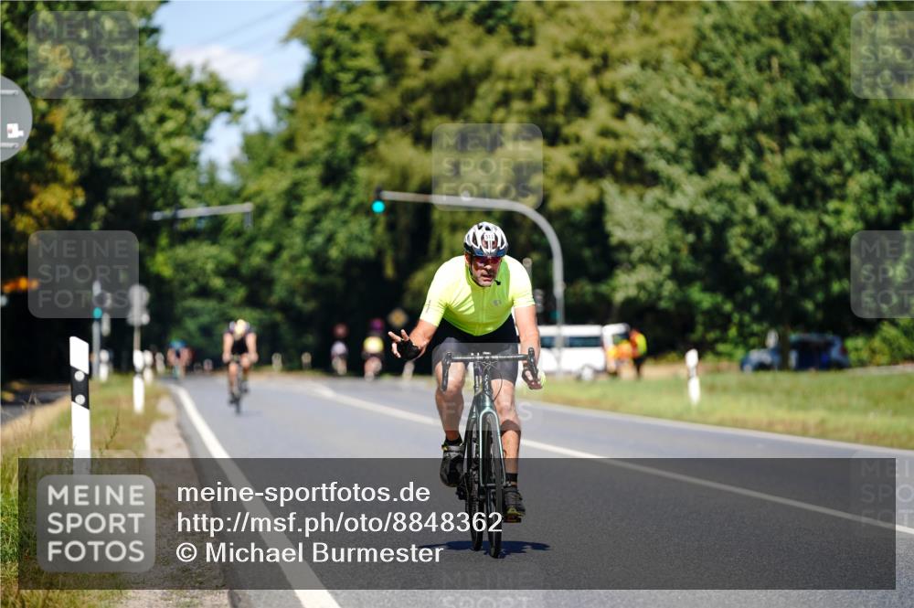 07.09.2025 - 19. Norderstedt Triathlon Michael Burmester http://msf.ph/oto/8848362 07.09.2025 13:14:07 Radfahren 313 meine-sportfotos.de