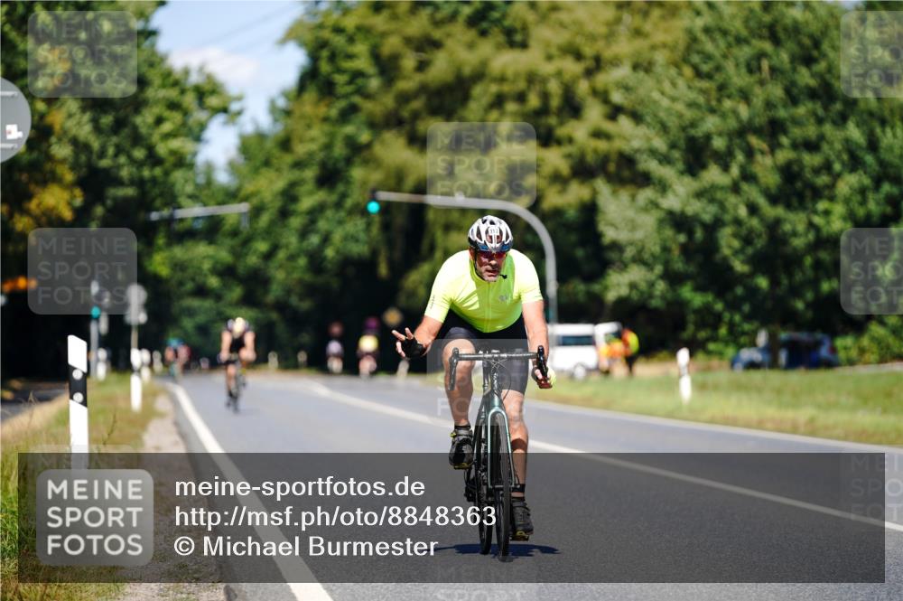 07.09.2025 - 19. Norderstedt Triathlon Michael Burmester http://msf.ph/oto/8848363 07.09.2025 13:14:07 Radfahren 313 meine-sportfotos.de