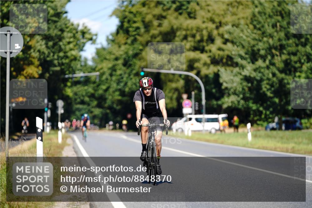 07.09.2025 - 19. Norderstedt Triathlon Michael Burmester http://msf.ph/oto/8848370 07.09.2025 13:14:15 Radfahren 1215 meine-sportfotos.de