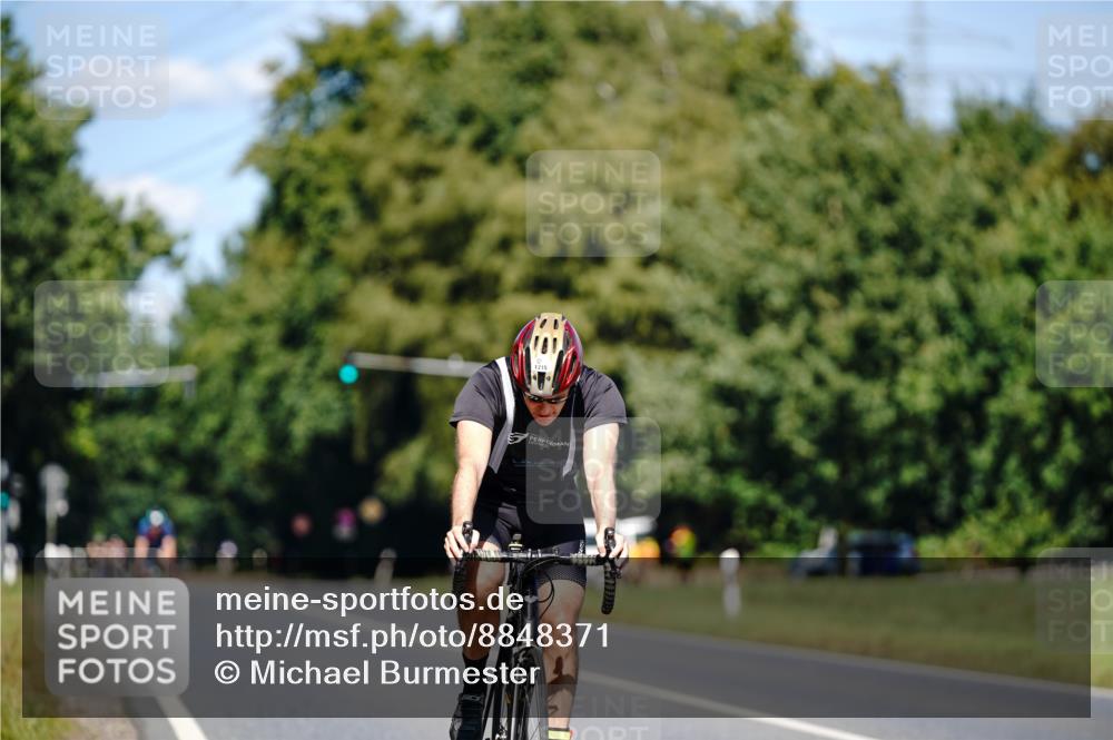 07.09.2025 - 19. Norderstedt Triathlon Michael Burmester http://msf.ph/oto/8848371 07.09.2025 13:14:16 Radfahren 1215 meine-sportfotos.de