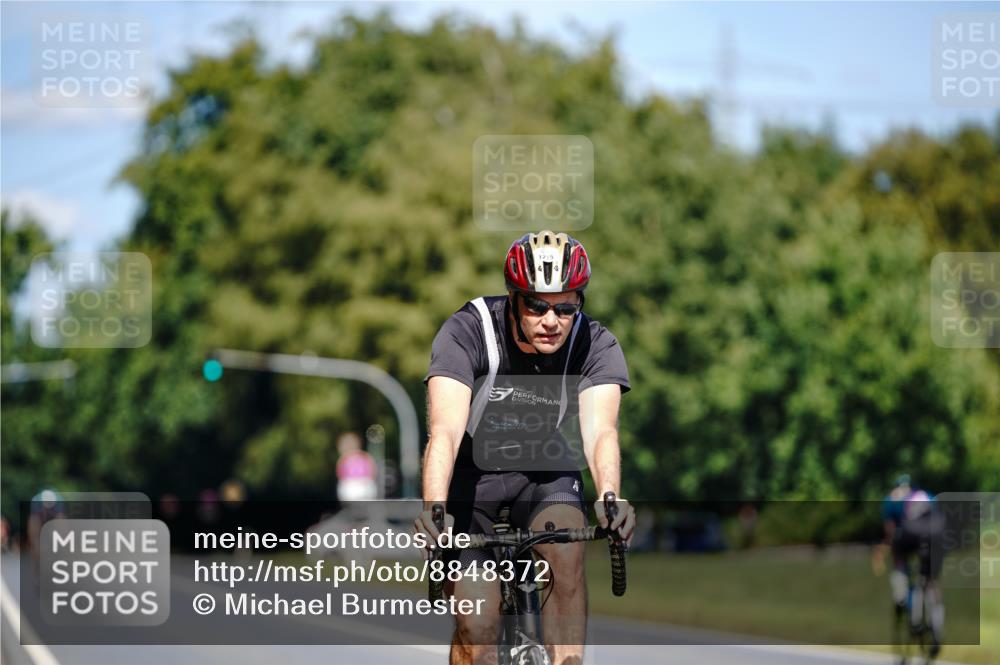 07.09.2025 - 19. Norderstedt Triathlon Michael Burmester http://msf.ph/oto/8848372 07.09.2025 13:14:17 Radfahren 1215 meine-sportfotos.de