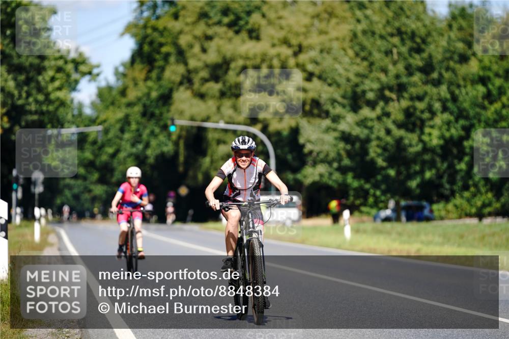 07.09.2025 - 19. Norderstedt Triathlon Michael Burmester http://msf.ph/oto/8848384 07.09.2025 13:14:55 Radfahren 1298 meine-sportfotos.de