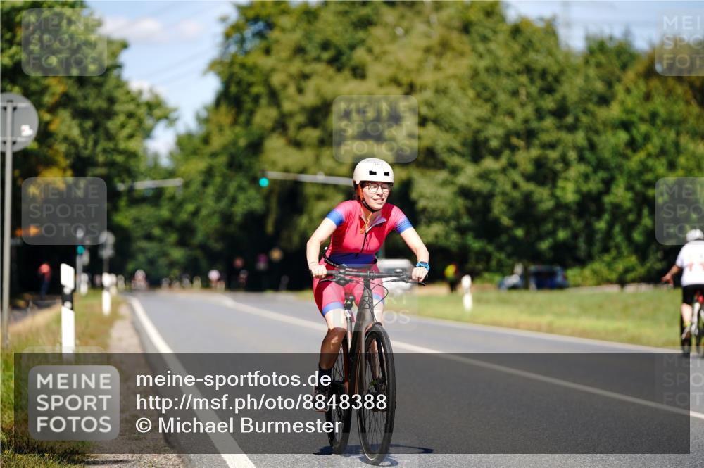 07.09.2025 - 19. Norderstedt Triathlon Michael Burmester http://msf.ph/oto/8848388 07.09.2025 13:14:59 Radfahren 242, 1298 meine-sportfotos.de
