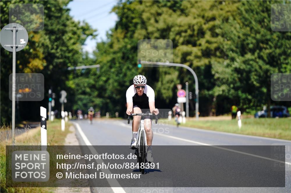 07.09.2025 - 19. Norderstedt Triathlon Michael Burmester http://msf.ph/oto/8848391 07.09.2025 13:15:30 Radfahren 1356 meine-sportfotos.de