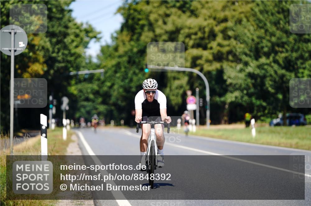 07.09.2025 - 19. Norderstedt Triathlon Michael Burmester http://msf.ph/oto/8848392 07.09.2025 13:15:30 Radfahren 1356 meine-sportfotos.de