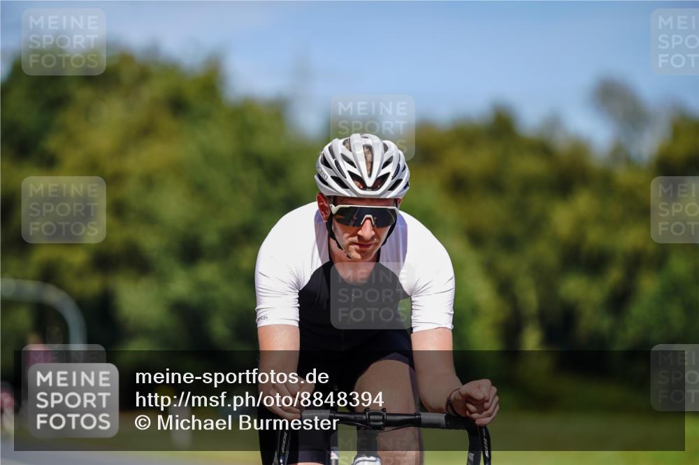 07.09.2025 - 19. Norderstedt Triathlon Michael Burmester http://msf.ph/oto/8848394 07.09.2025 13:15:31 Radfahren 1356 meine-sportfotos.de