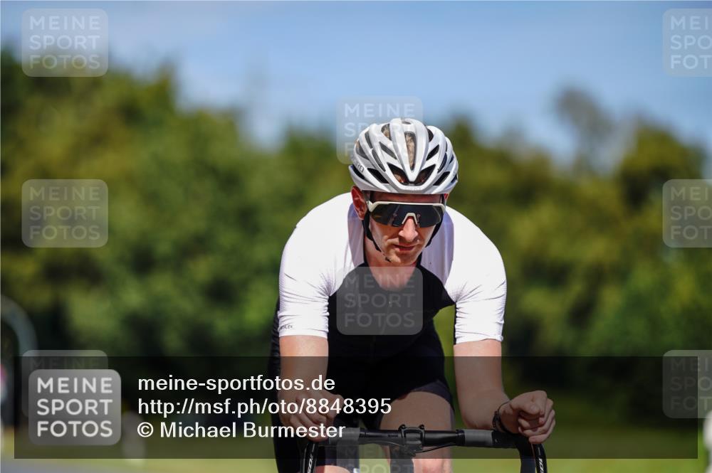07.09.2025 - 19. Norderstedt Triathlon Michael Burmester http://msf.ph/oto/8848395 07.09.2025 13:15:32 Radfahren 1356 meine-sportfotos.de