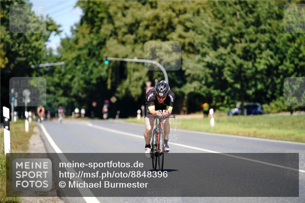 07.09.2025 - 19. Norderstedt Triathlon Michael Burmester http://msf.ph/oto/8848396 07.09.2025 13:15:42 Radfahren 357 meine-sportfotos.de