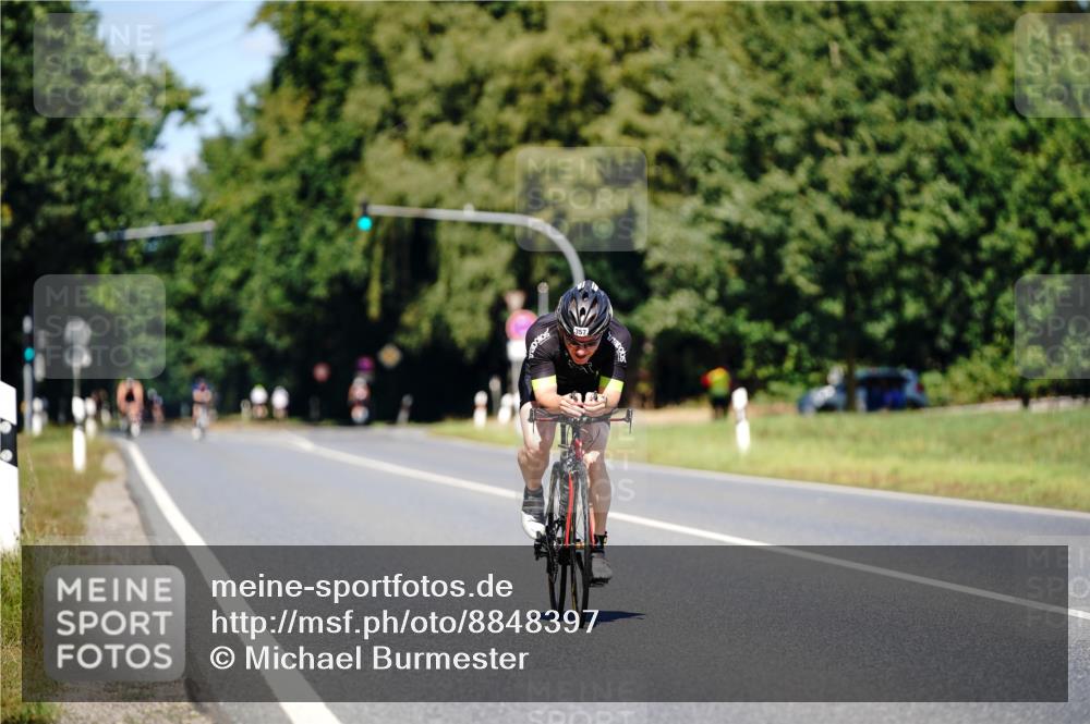 07.09.2025 - 19. Norderstedt Triathlon Michael Burmester http://msf.ph/oto/8848397 07.09.2025 13:15:42 Radfahren 357 meine-sportfotos.de