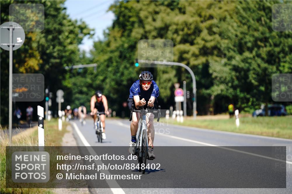 07.09.2025 - 19. Norderstedt Triathlon Michael Burmester http://msf.ph/oto/8848402 07.09.2025 13:15:56 Radfahren 1299 meine-sportfotos.de