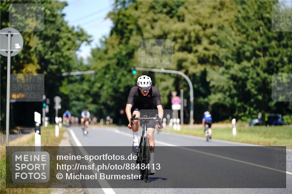 07.09.2025 - 19. Norderstedt Triathlon Michael Burmester http://msf.ph/oto/8848413 07.09.2025 13:16:13 Radfahren 723 meine-sportfotos.de