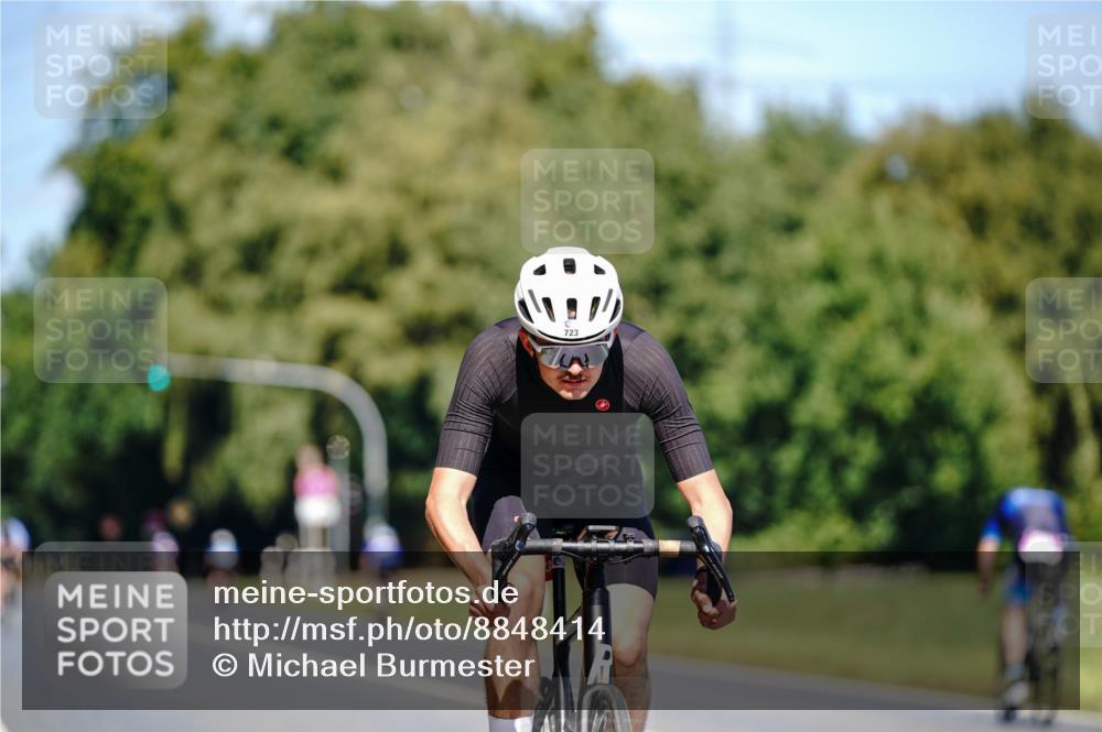 07.09.2025 - 19. Norderstedt Triathlon Michael Burmester http://msf.ph/oto/8848414 07.09.2025 13:16:14 Radfahren 723 meine-sportfotos.de