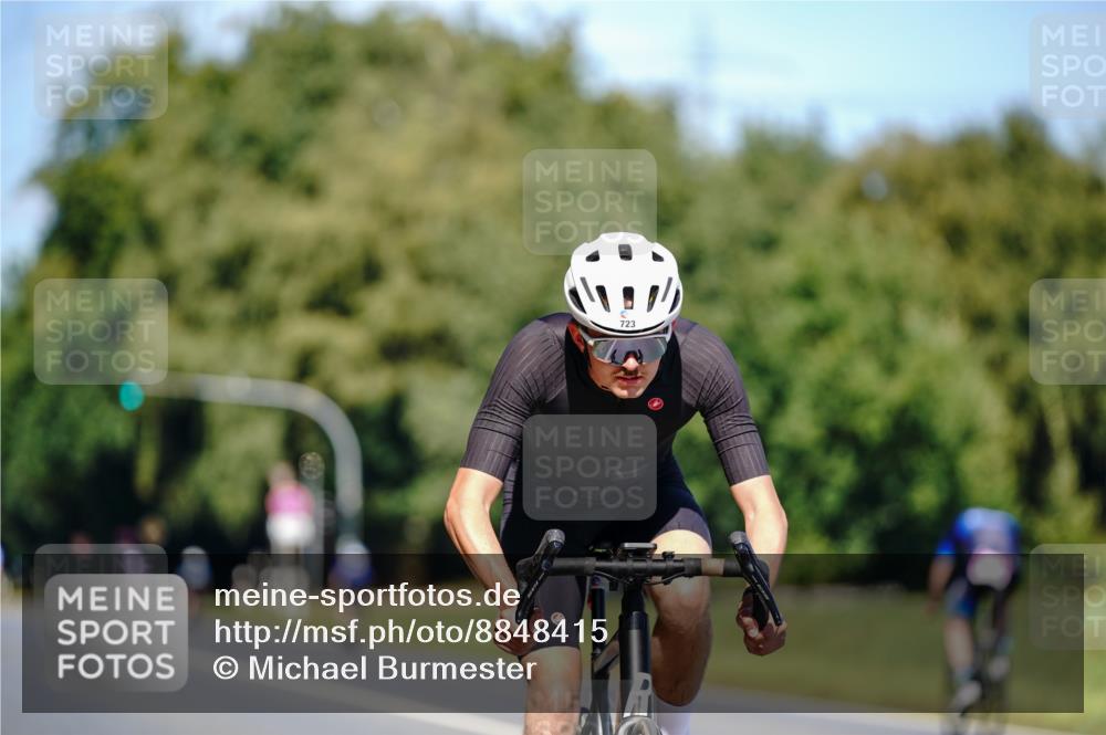 07.09.2025 - 19. Norderstedt Triathlon Michael Burmester http://msf.ph/oto/8848415 07.09.2025 13:16:14 Radfahren 723 meine-sportfotos.de