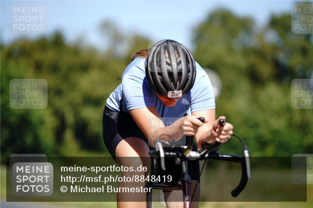 07.09.2025 - 19. Norderstedt Triathlon Michael Burmester http://msf.ph/oto/8848419 07.09.2025 13:16:23 Radfahren 317 meine-sportfotos.de