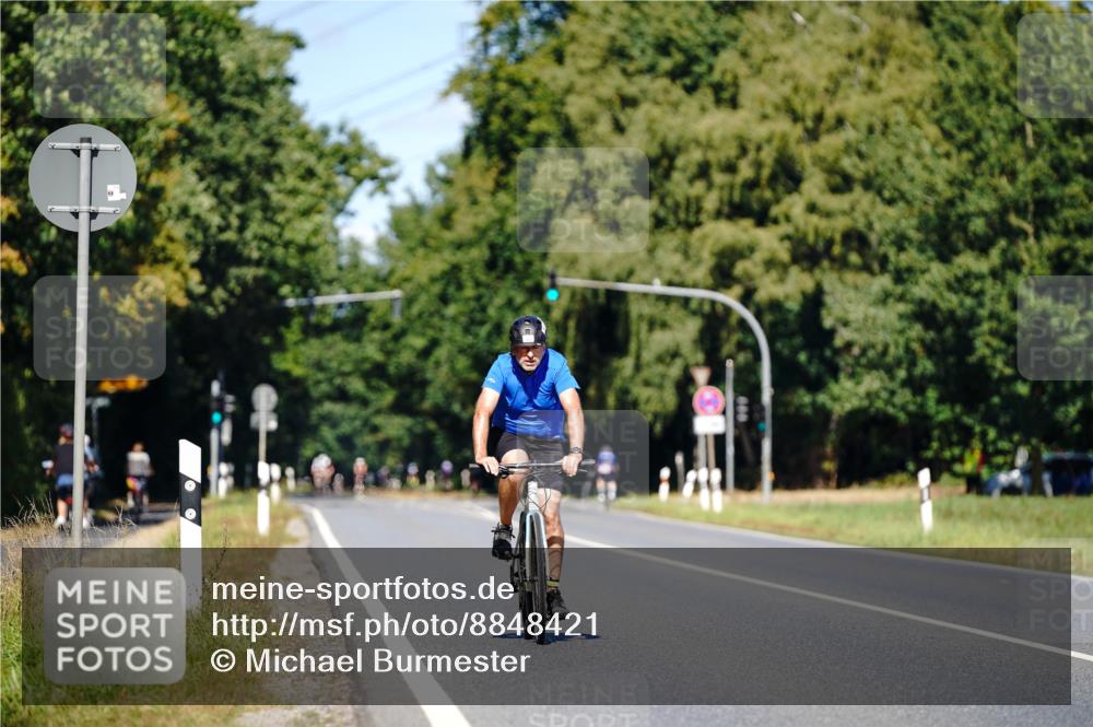 07.09.2025 - 19. Norderstedt Triathlon Michael Burmester http://msf.ph/oto/8848421 07.09.2025 13:16:29 Radfahren 311 meine-sportfotos.de