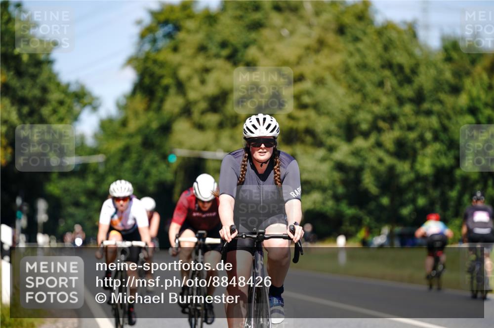 07.09.2025 - 19. Norderstedt Triathlon Michael Burmester http://msf.ph/oto/8848426 07.09.2025 13:16:55 Radfahren 211, 338, 352 meine-sportfotos.de
