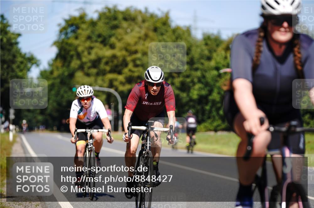 07.09.2025 - 19. Norderstedt Triathlon Michael Burmester http://msf.ph/oto/8848427 07.09.2025 13:16:56 Radfahren 211, 338, 352, 747 meine-sportfotos.de