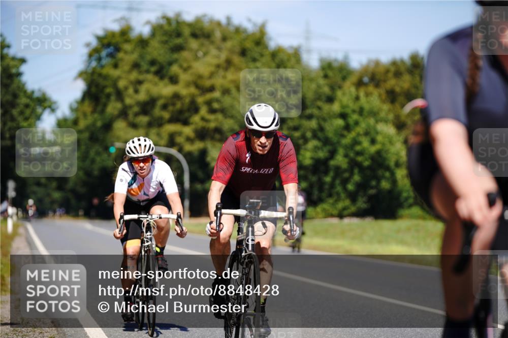 07.09.2025 - 19. Norderstedt Triathlon Michael Burmester http://msf.ph/oto/8848428 07.09.2025 13:16:56 Radfahren 211, 338, 352, 747 meine-sportfotos.de