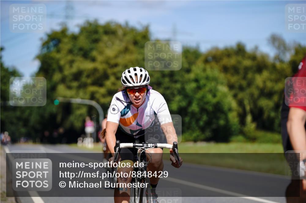 07.09.2025 - 19. Norderstedt Triathlon Michael Burmester http://msf.ph/oto/8848429 07.09.2025 13:16:57 Radfahren 211, 338, 352, 747 meine-sportfotos.de