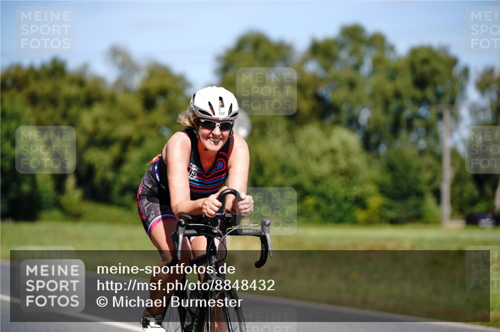 07.09.2025 - 19. Norderstedt Triathlon Michael Burmester http://msf.ph/oto/8848432 07.09.2025 13:16:59 Radfahren 211, 338, 352, 747 meine-sportfotos.de